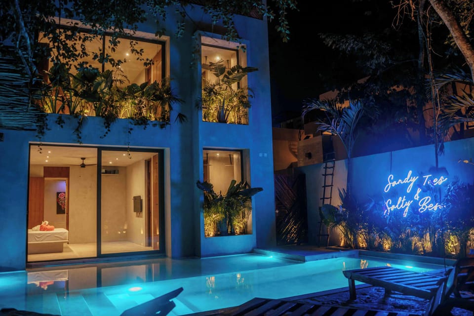 Comfort Room | Pool | Outdoor pool