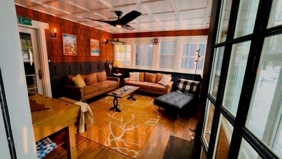 Sunroom/Living Room