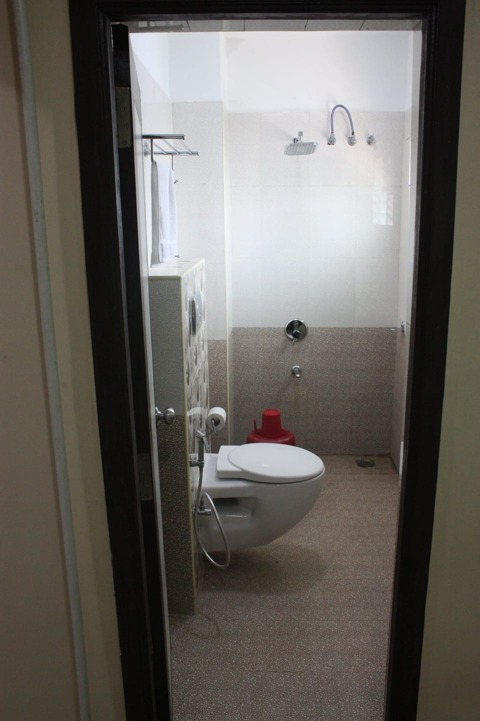 Quadruple Room | Bathroom | Shower, rainfall showerhead, free toiletries, towels