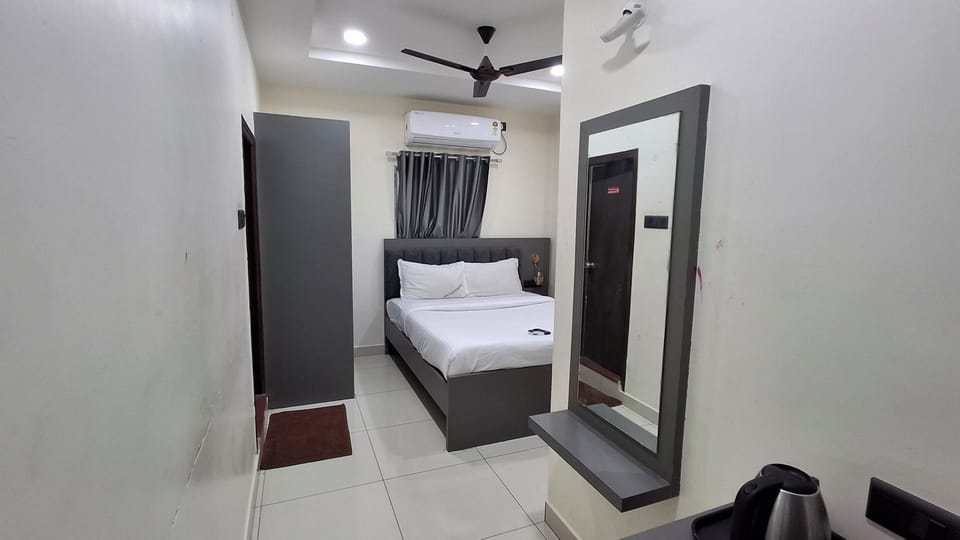 Executive Suite | Premium bedding, free WiFi, bed sheets