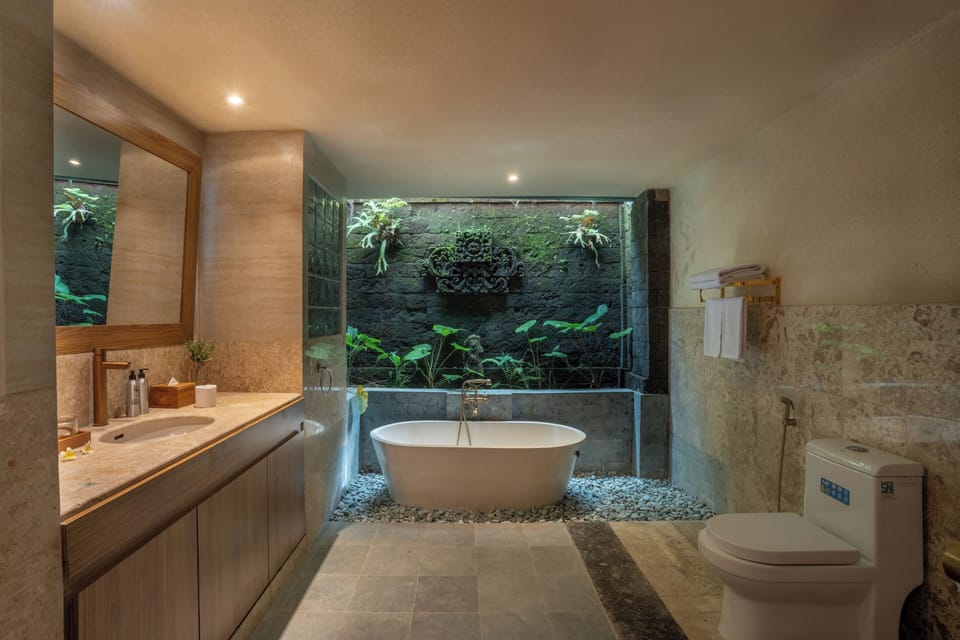 Aksara Taro | Bathroom | Separate tub and shower, free toiletries, hair dryer, towels