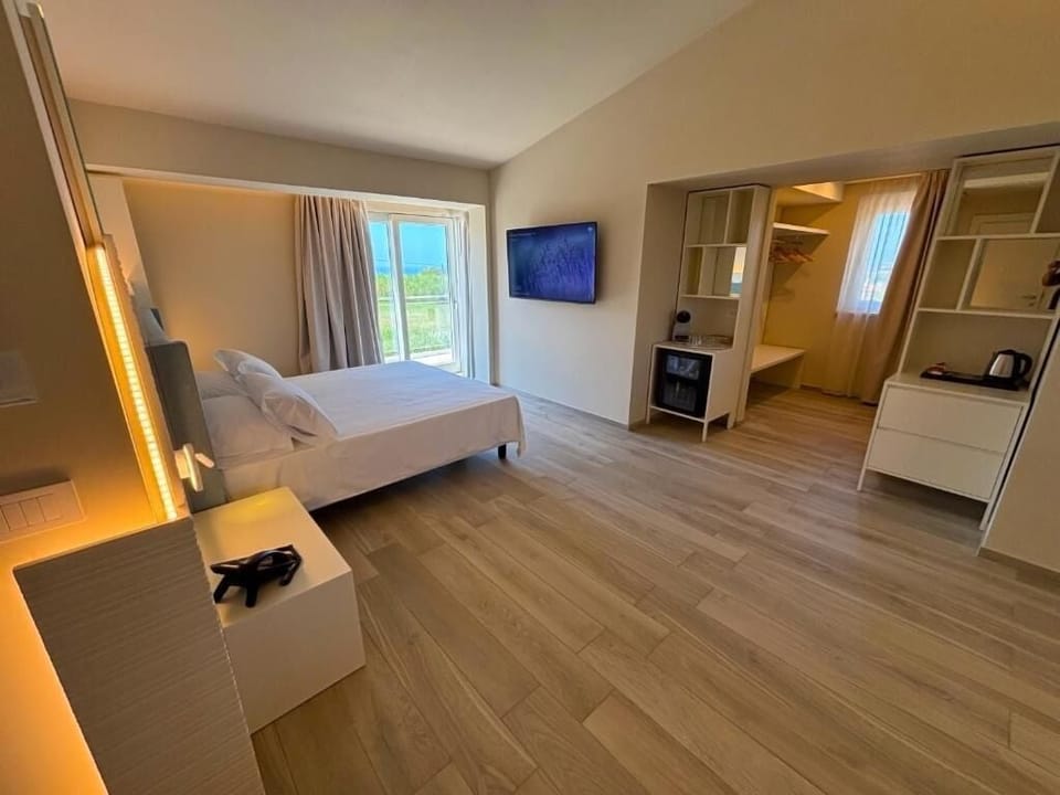 Superior Double or Twin Room, Balcony, Sea View | In-room safe, desk, blackout drapes, free WiFi
