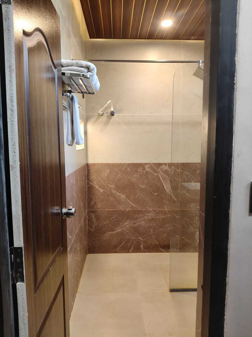 Premium Room, Balcony, Pool View | Bathroom
