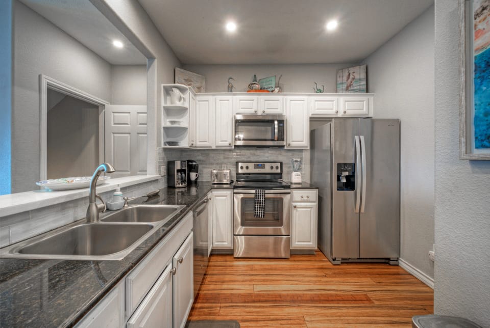 Fully equipped kitchen.