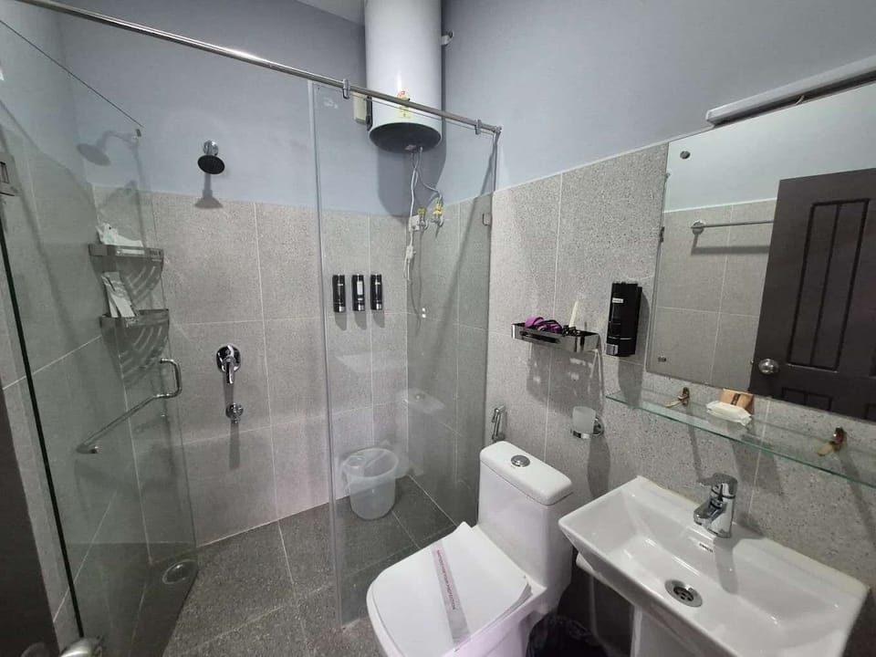Deluxe Double or Twin Room | Bathroom