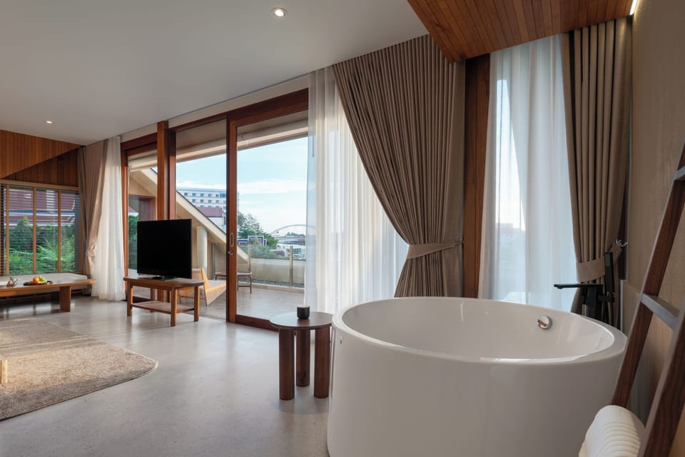Deluxe Room River View | Laptop workspace, WiFi (free)