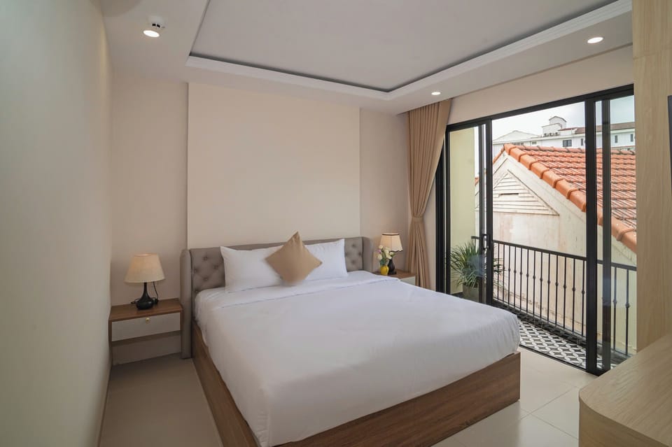 Deluxe Double Room, Balcony | Minibar, desk, free WiFi, bed sheets