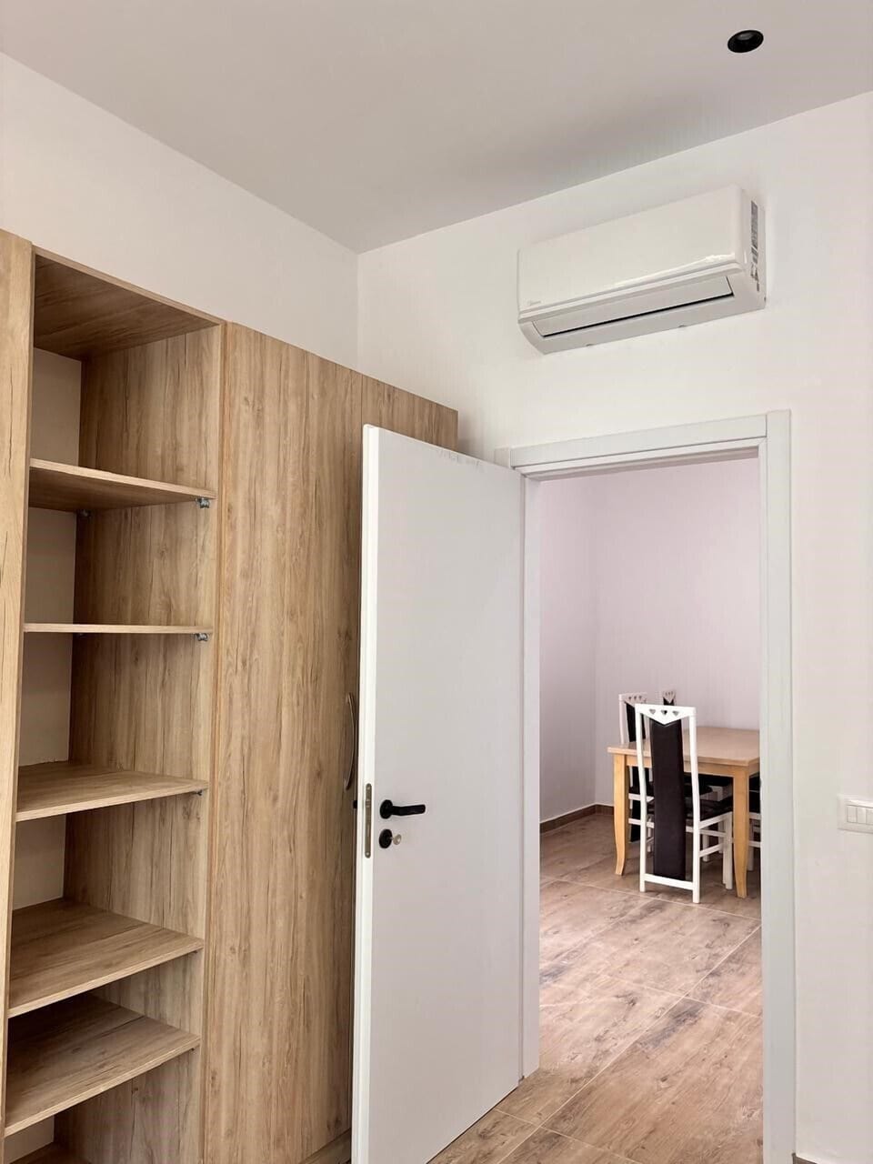 Family Apartment | Desk, bed sheets