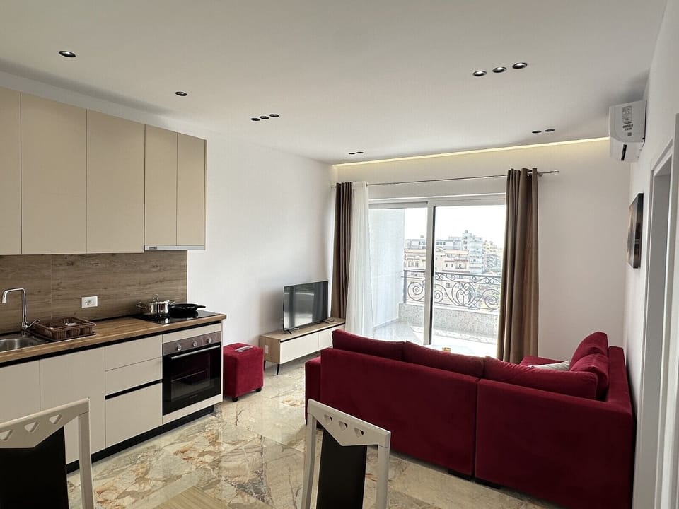 Basic Apartment | Desk, bed sheets