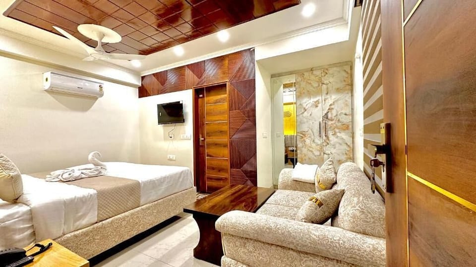 Blackout drapes, soundproofing, iron/ironing board, free WiFi