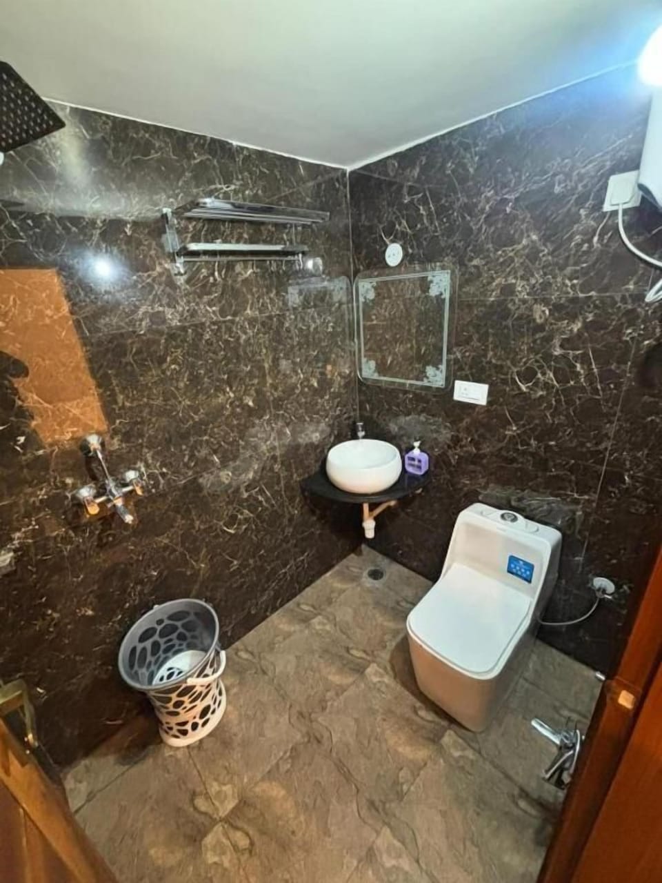 Deluxe Double Room, Balcony, City View | Bathroom | Slippers, bidet