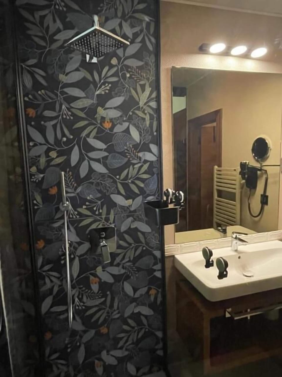 Deluxe Double Room, Garden View | Bathroom | Free toiletries, bathrobes, slippers, soap