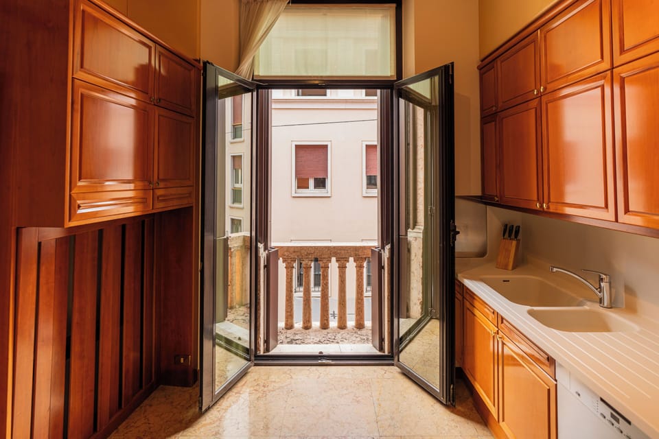 Apartment, 6 Bedrooms, Balcony, Garden View | Interior