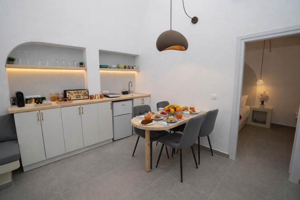 The kitchen and dining space is set up for shared meals, with clean lines and soft lighting that keep the atmosphere relaxed.