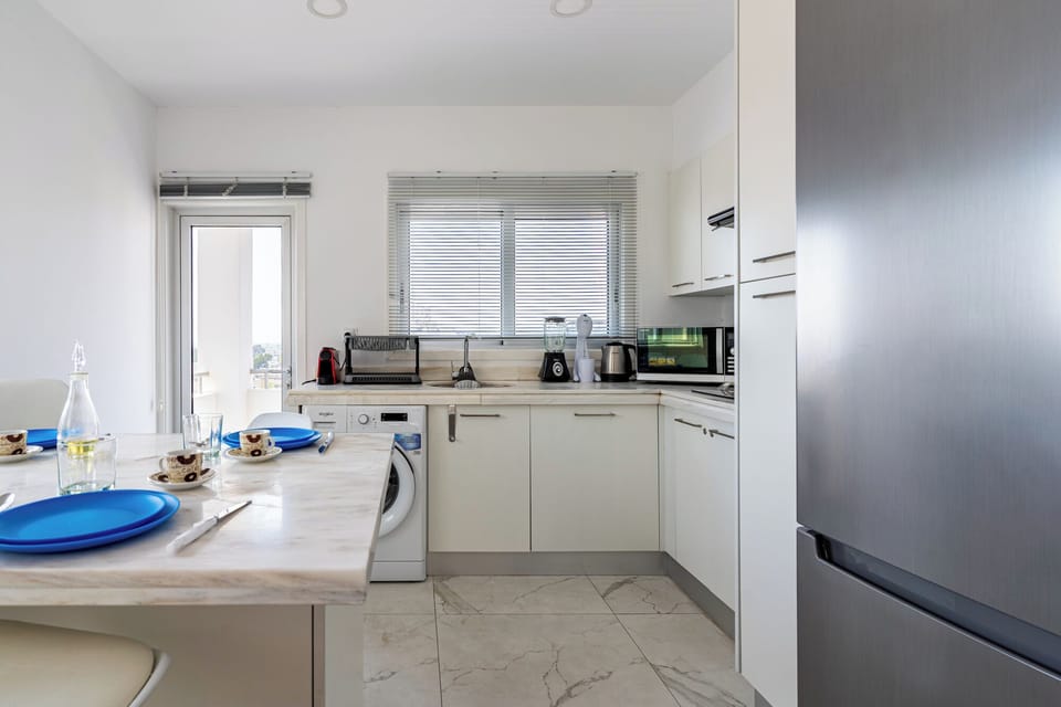 Apartment, 2 Bedrooms, Kitchen, City View | Private kitchen | Espresso maker, full-size fridge, microwave, oven