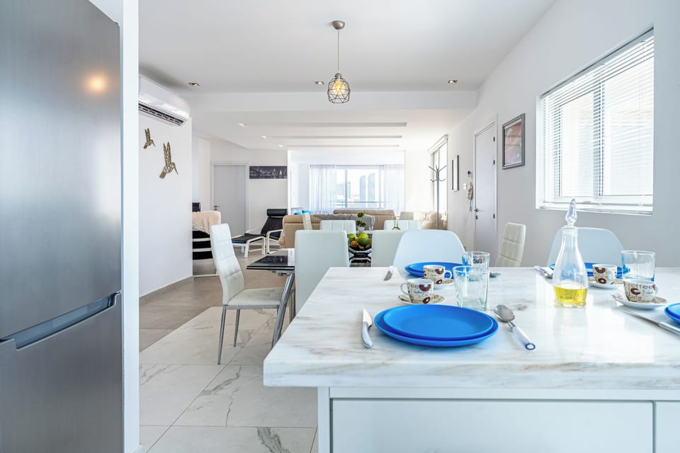 Apartment, 2 Bedrooms, Kitchen, City View | Dining