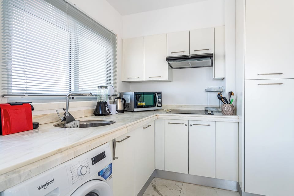 Apartment, 2 Bedrooms, Kitchen, City View | Private kitchen | Espresso maker, full-size fridge, microwave, oven