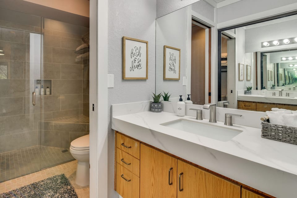 Full Bathroom