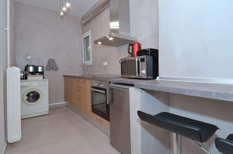 Apartment, City View | Private kitchen