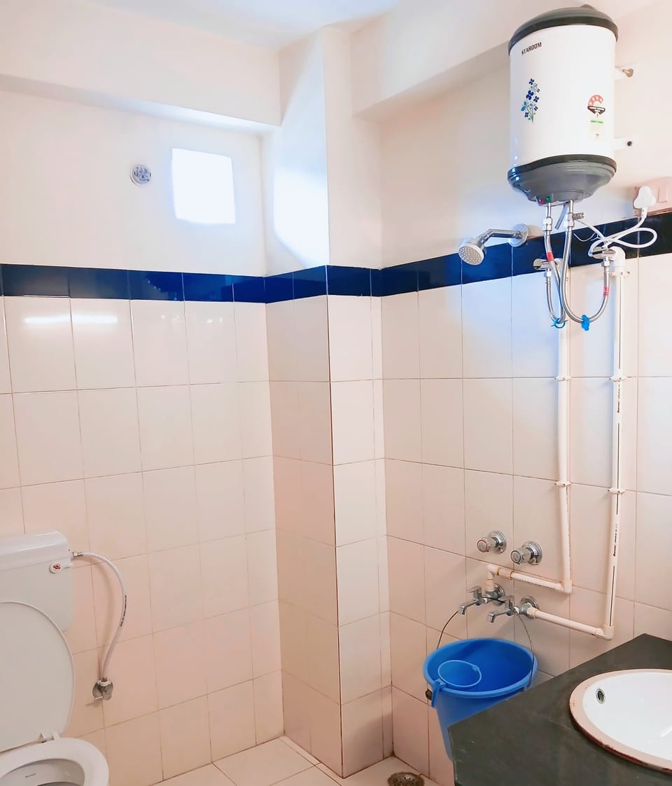Deluxe Double Room, City View | Bathroom | Shower, towels, soap