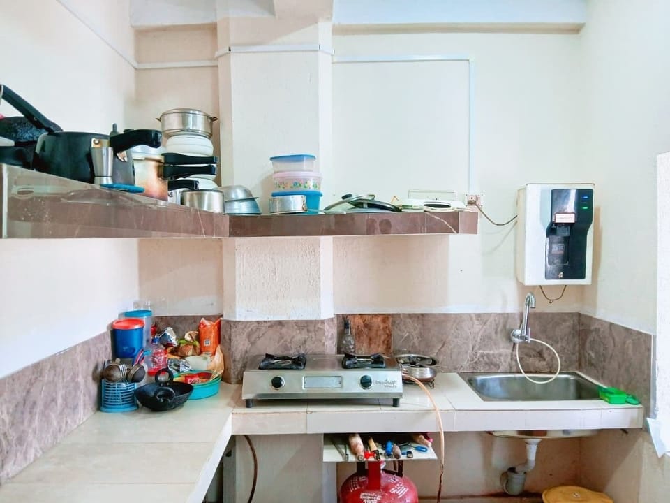 Fridge, oven, cookware/dishes/utensils