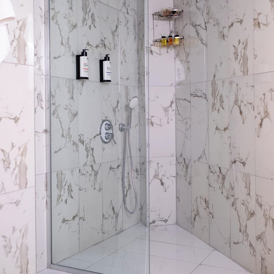 Deluxe Room, River View | Bathroom | Shower, hair dryer, slippers, towels