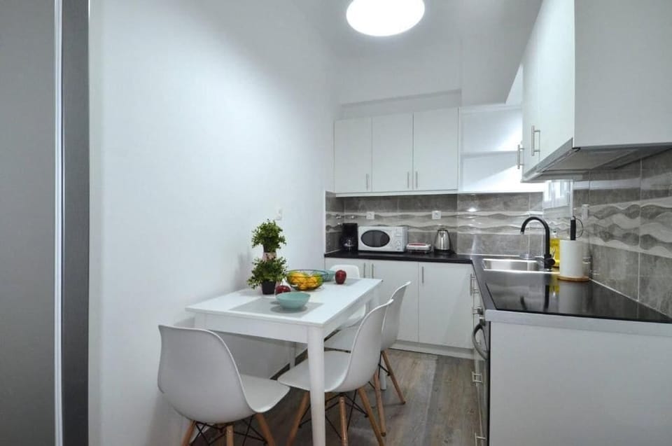 Apartment, City View | Private kitchen | Toaster