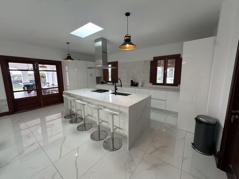 House | 9 bedrooms