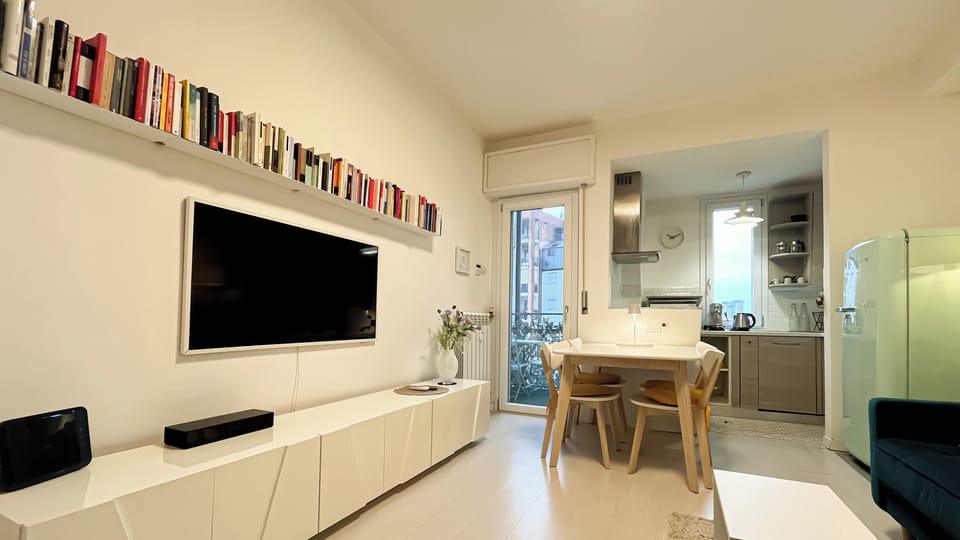Apartment, Balcony, City View | Living area