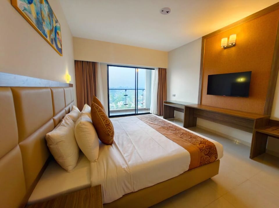 Premier Double Room, Balcony, Partial Sea View | Free WiFi