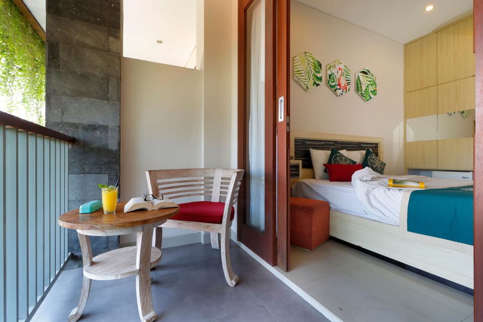 Minibar, in-room safe, desk, free WiFi