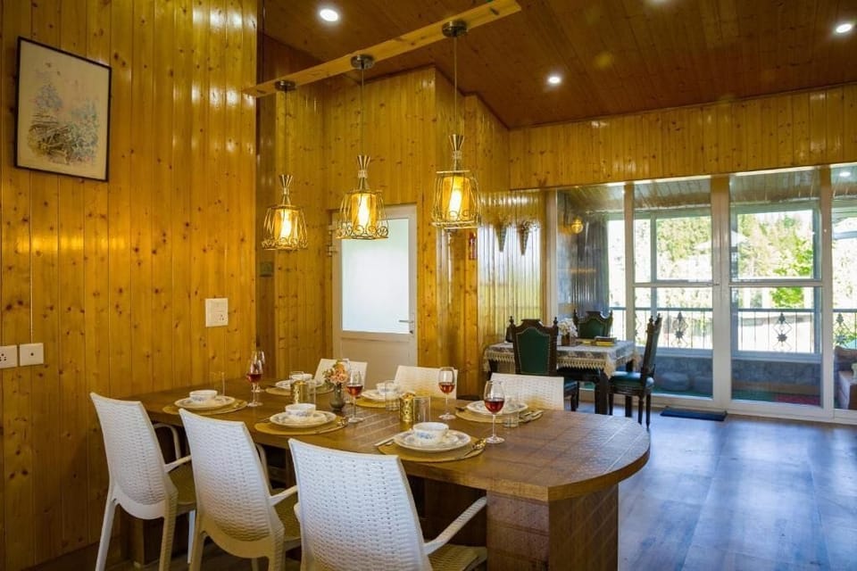 Standard Villa | Dining