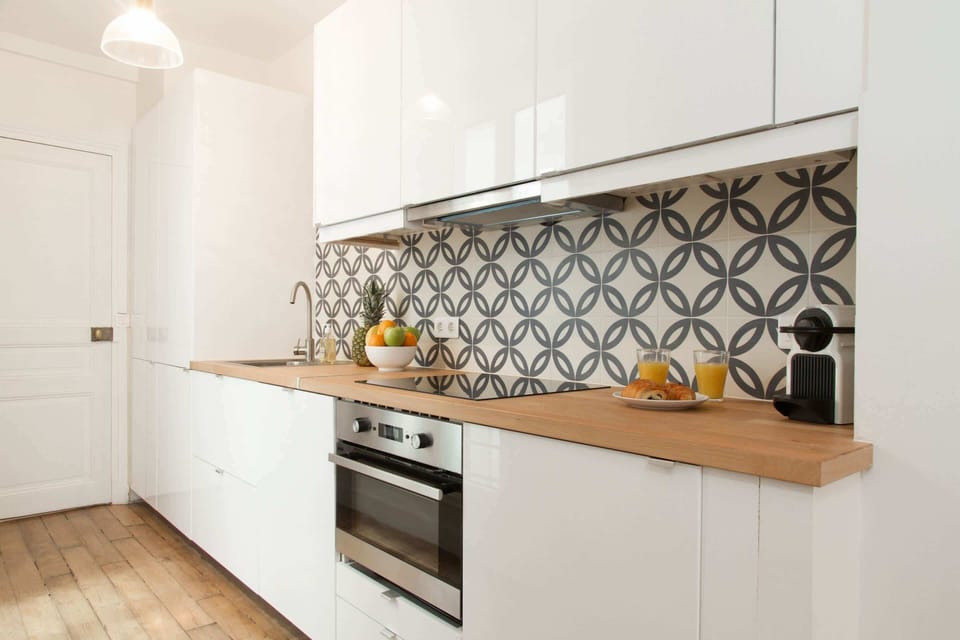 The kitchen is fully equipped to prepare a simple meal 