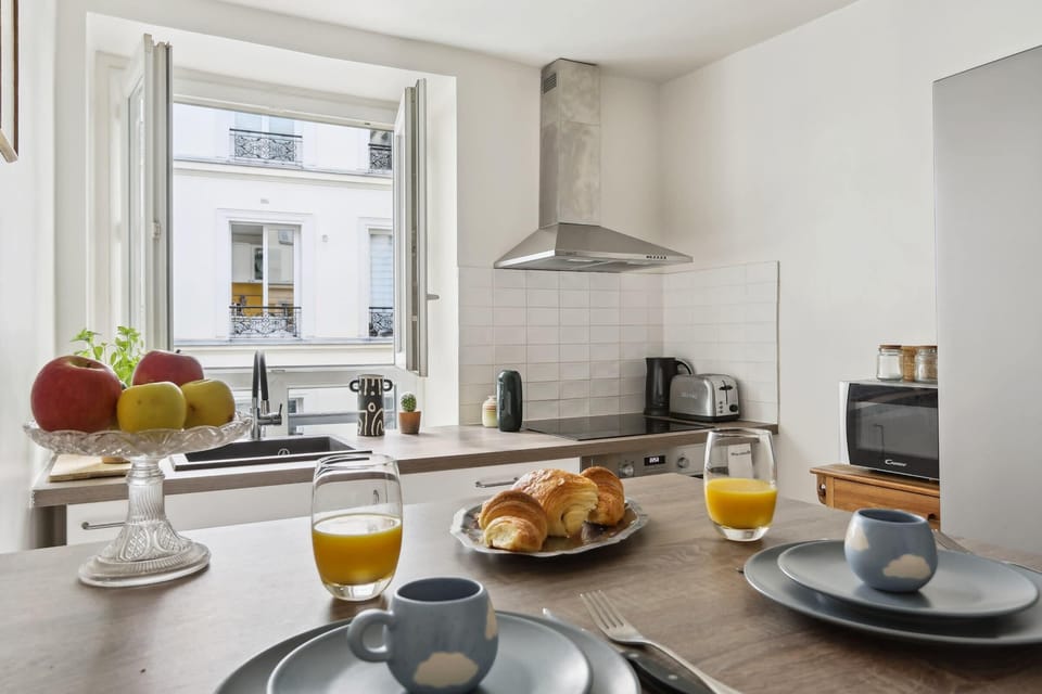 The kitchen and dining area