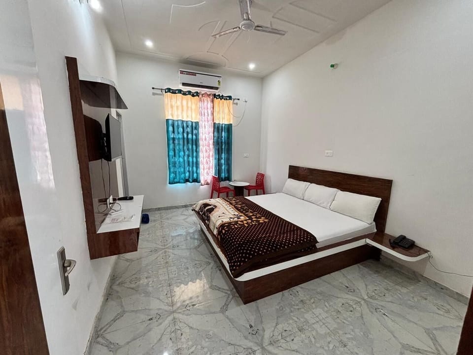 Deluxe Room | Rollaway beds, free WiFi, bed sheets