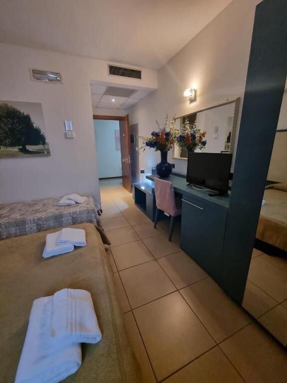 Desk, free WiFi, wheelchair access
