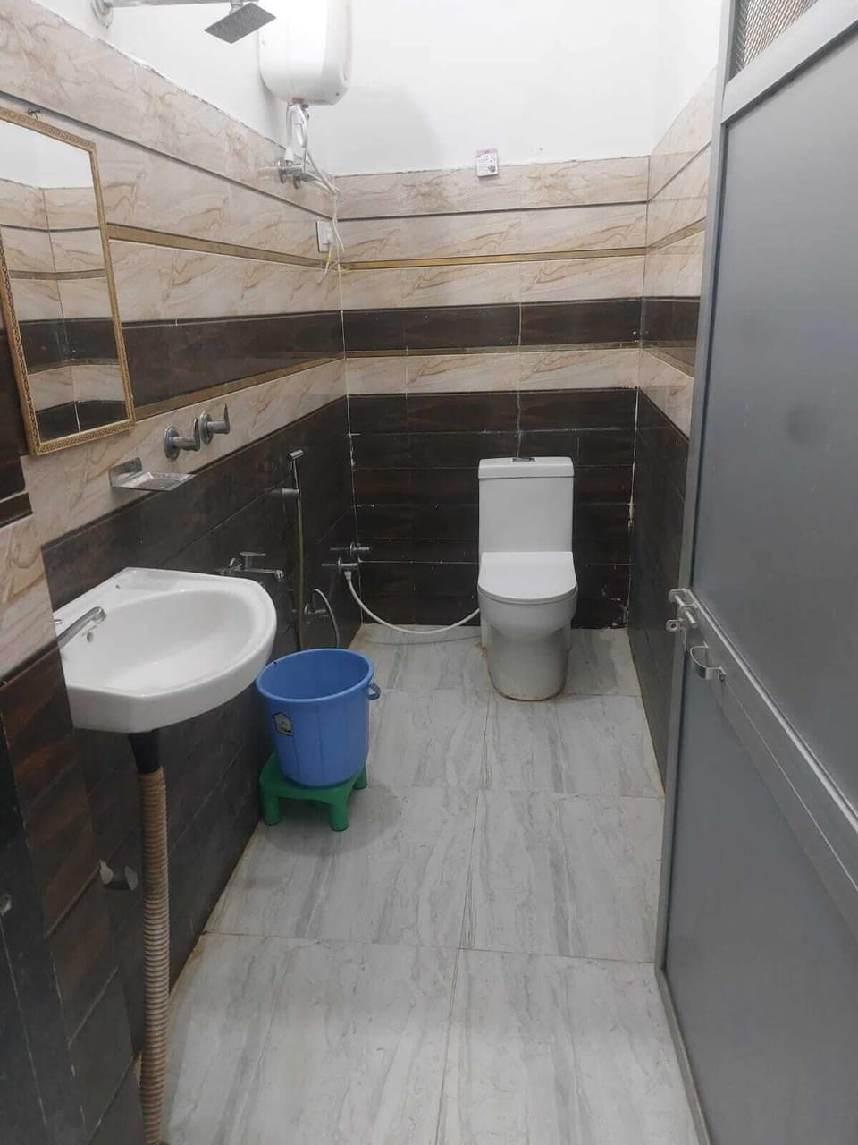 Shower, towels, soap, shampoo
