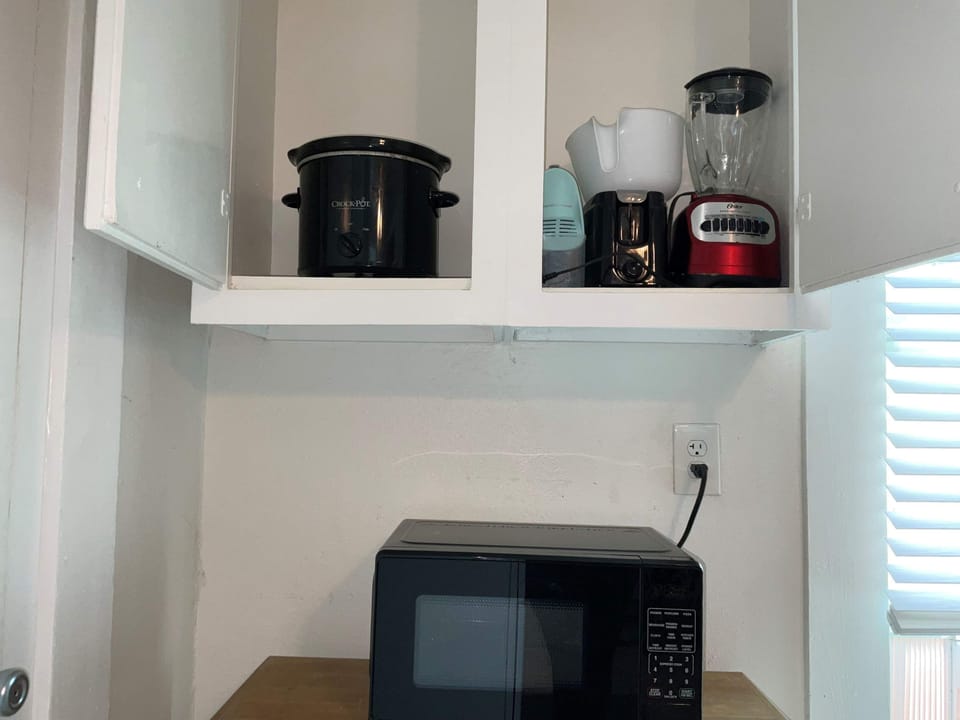 The airy kitchen is well equipped for an unforgettable getaway​