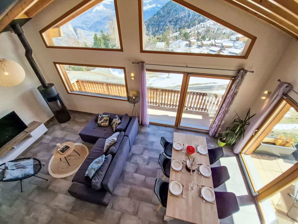 Wood, Interior Design, Home, Ceiling, Furniture, Living Room, Room, Chair, Couch, Kitchen & Dining Room Table