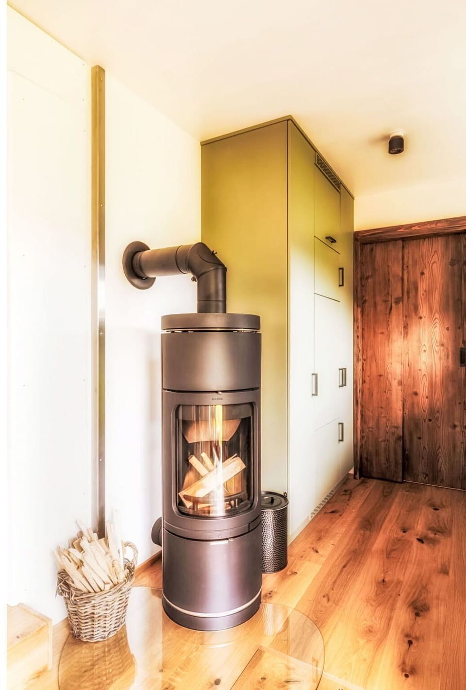 Flooring, Floor, Wood Flooring, Hardwood, Wood Stain, Wood-Burning Stove, Kitchen Appliance, Laminate Flooring, Home Appliance, Plank