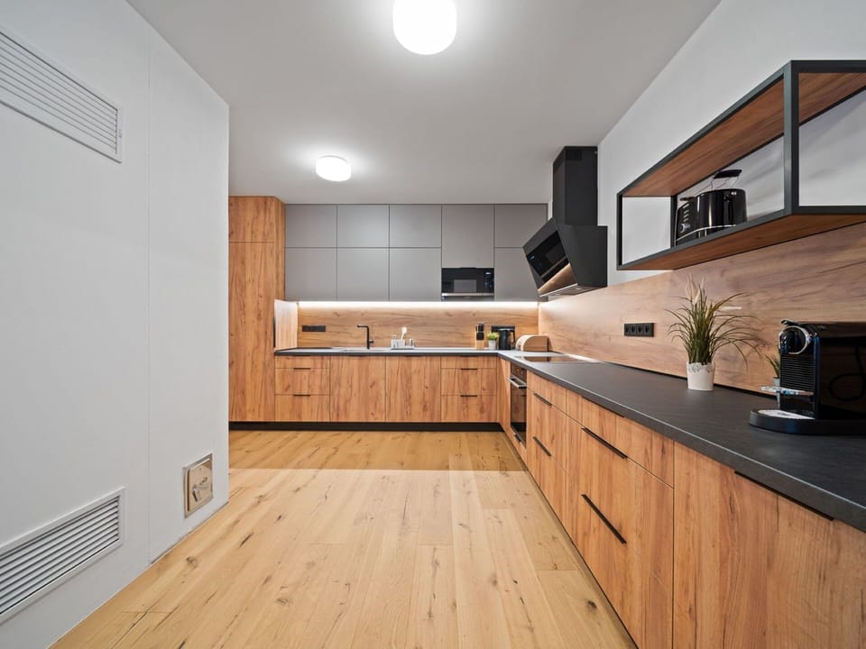 Countertop, Kitchen, Flooring, Wood, Interior Design, Cabinetry, Furniture, Floor, Ceiling, Wood Flooring
