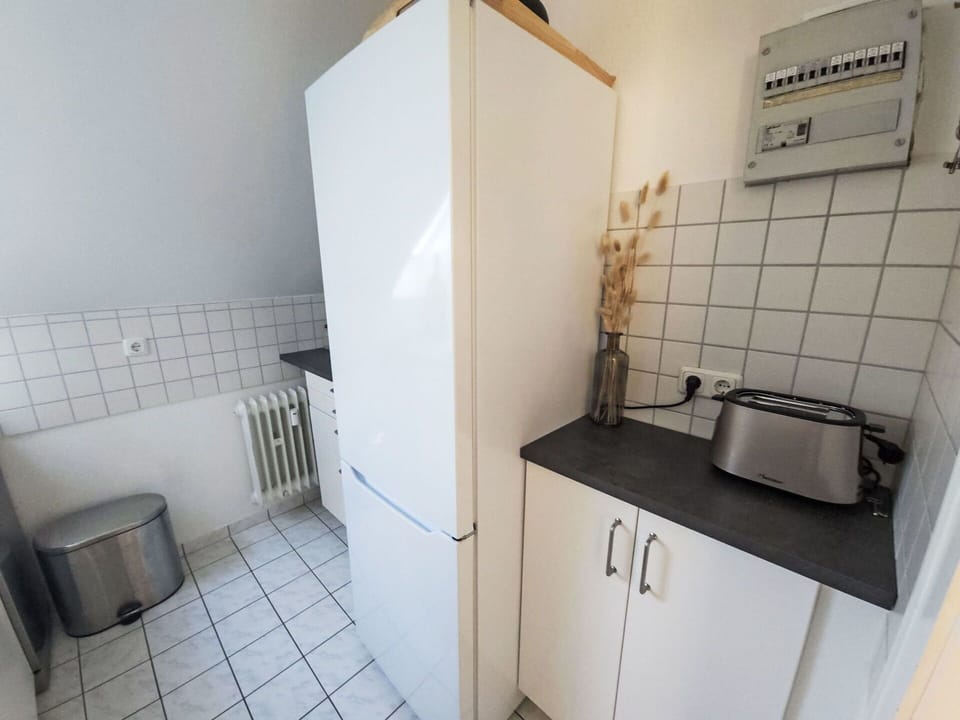 Major Appliance, Flooring, Kitchen Appliance, Kitchen, Floor, Countertop, Kitchen Stove, Room, Kitchen Sink, Tap