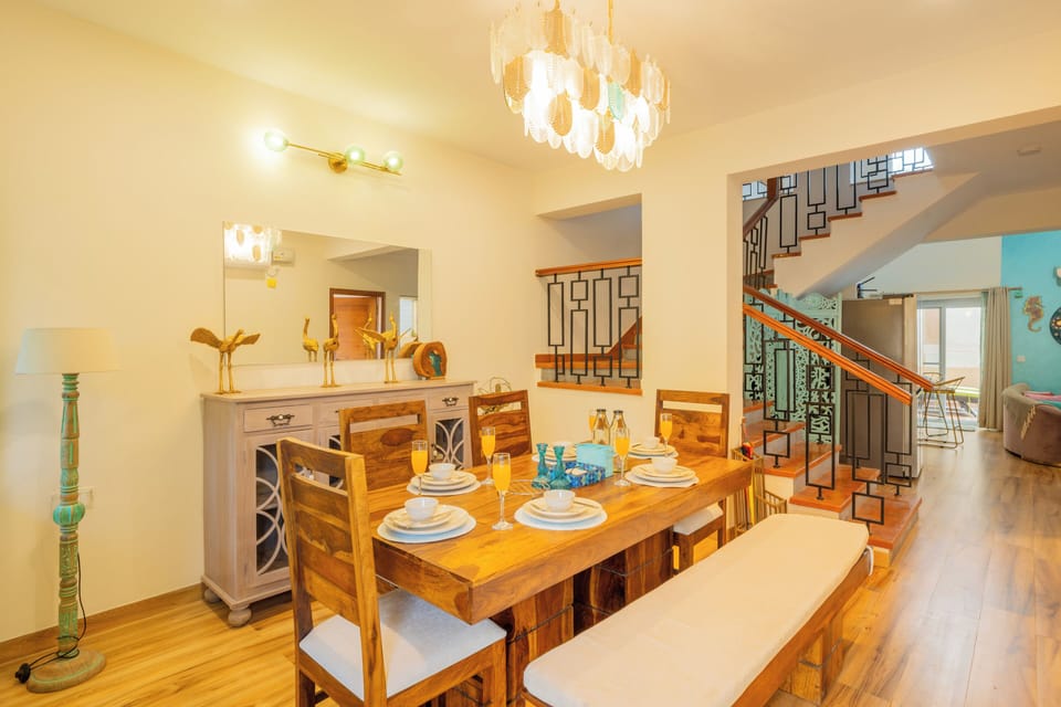 Deluxe Villa, Balcony | Dining