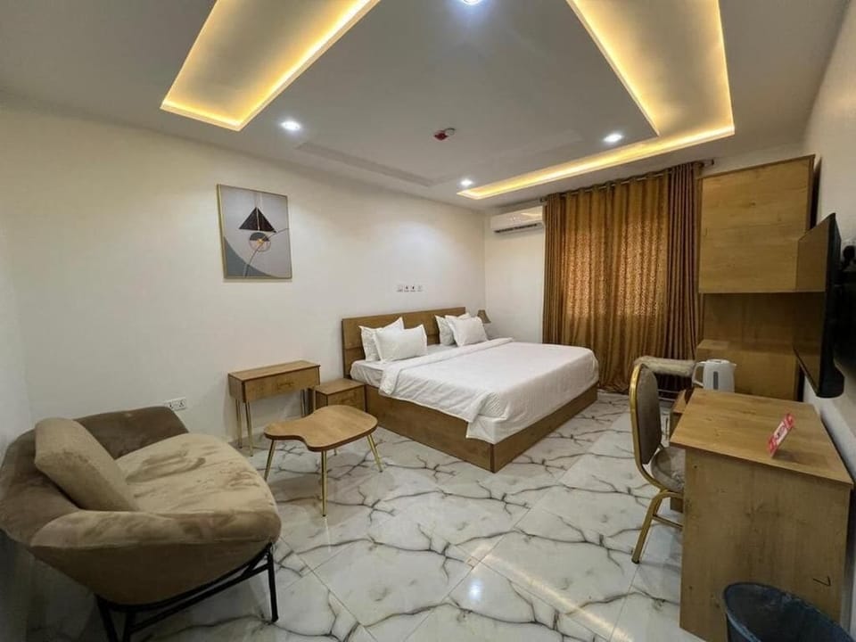 Comfort Room, Balcony, Hill View | Desk, laptop workspace, blackout drapes, soundproofing