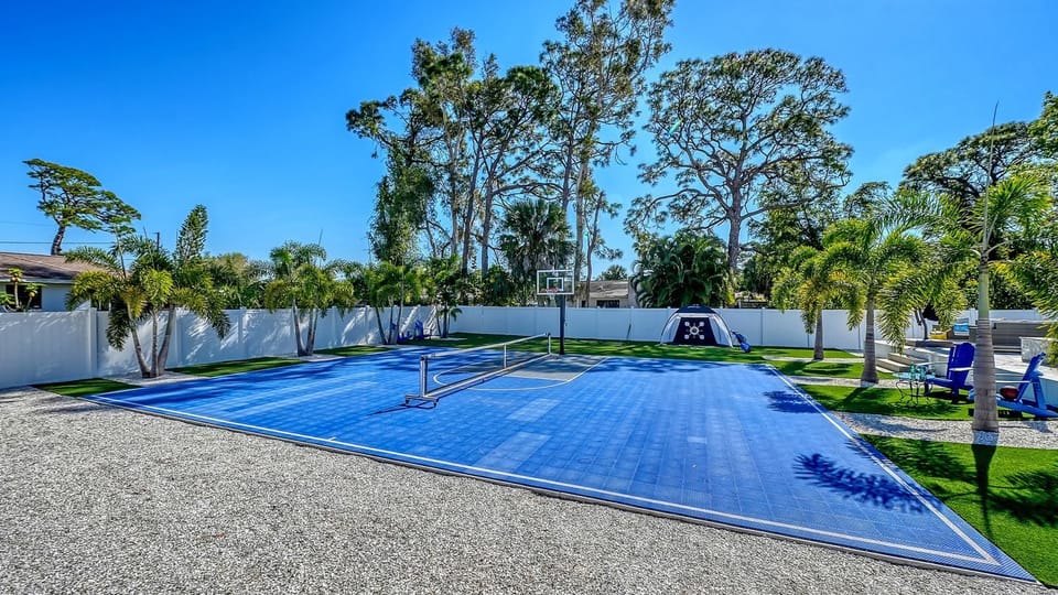 Basketball & Pickleball Courts, putting green & golf clubs