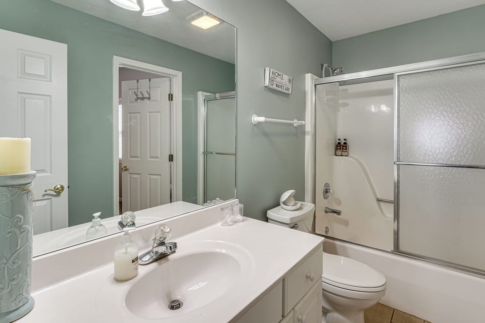 Pool Access! Lake Ozark Getaway w/ Balcony Apartment in Lake of the Ozarks
