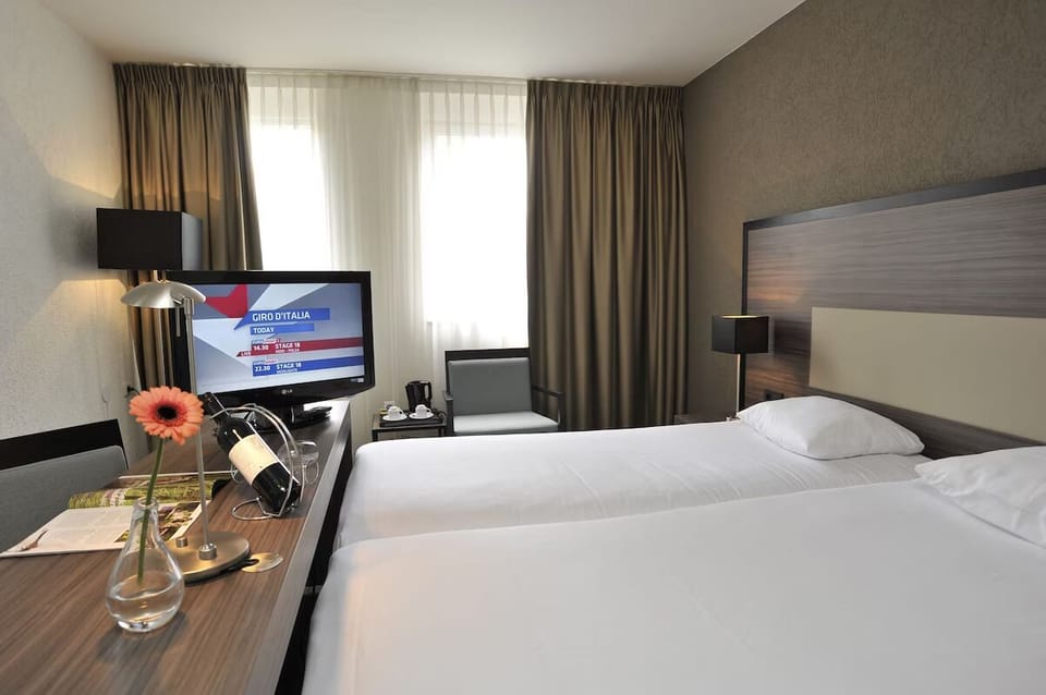 Comfortable Unit with Two Twin beds