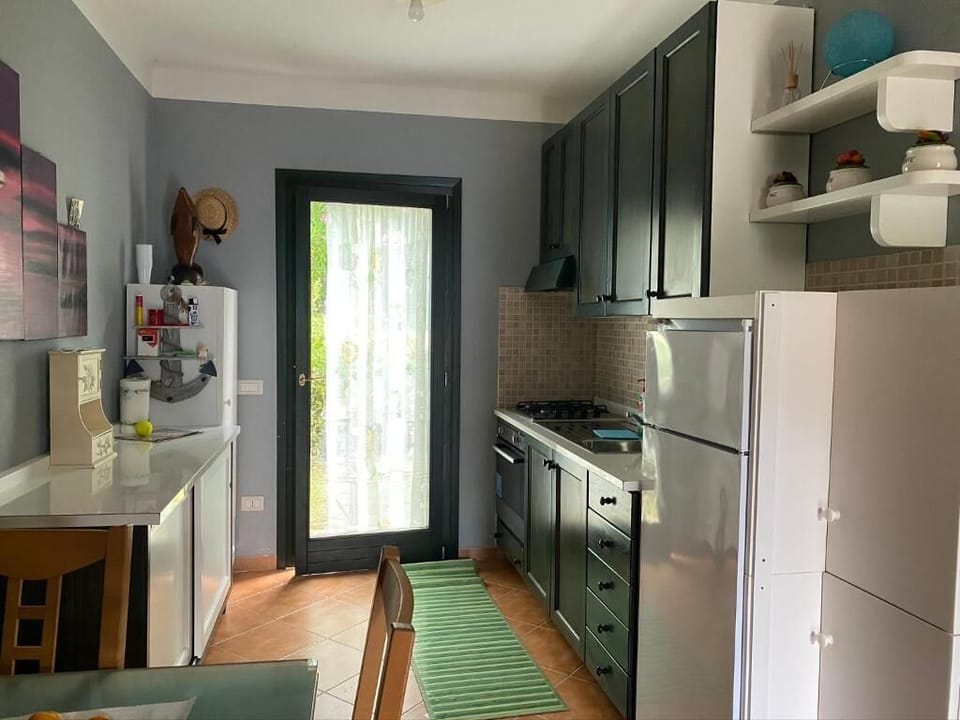Family Cottage, Resort View | Private kitchen | Fridge, oven, stovetop, cookware/dishes/utensils