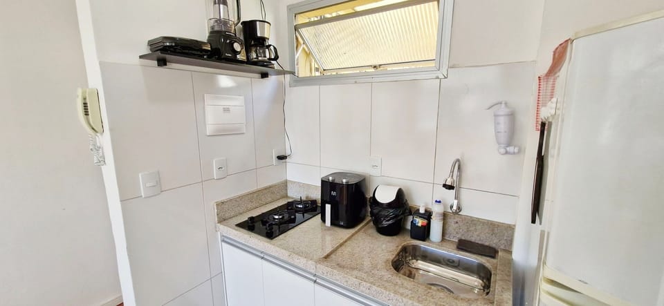 Basic Apartment | Private kitchen | Fridge, cookware/dishes/utensils