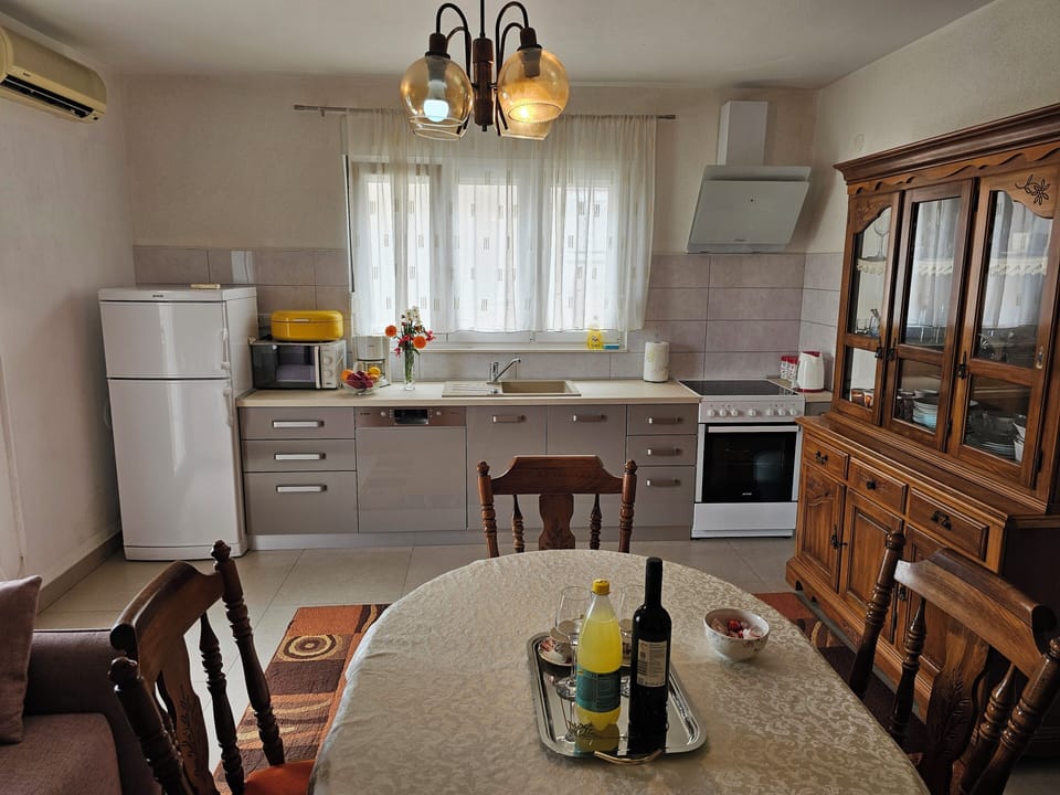 Apartment, Balcony | Private kitchen | Full-size fridge, microwave, oven, stovetop